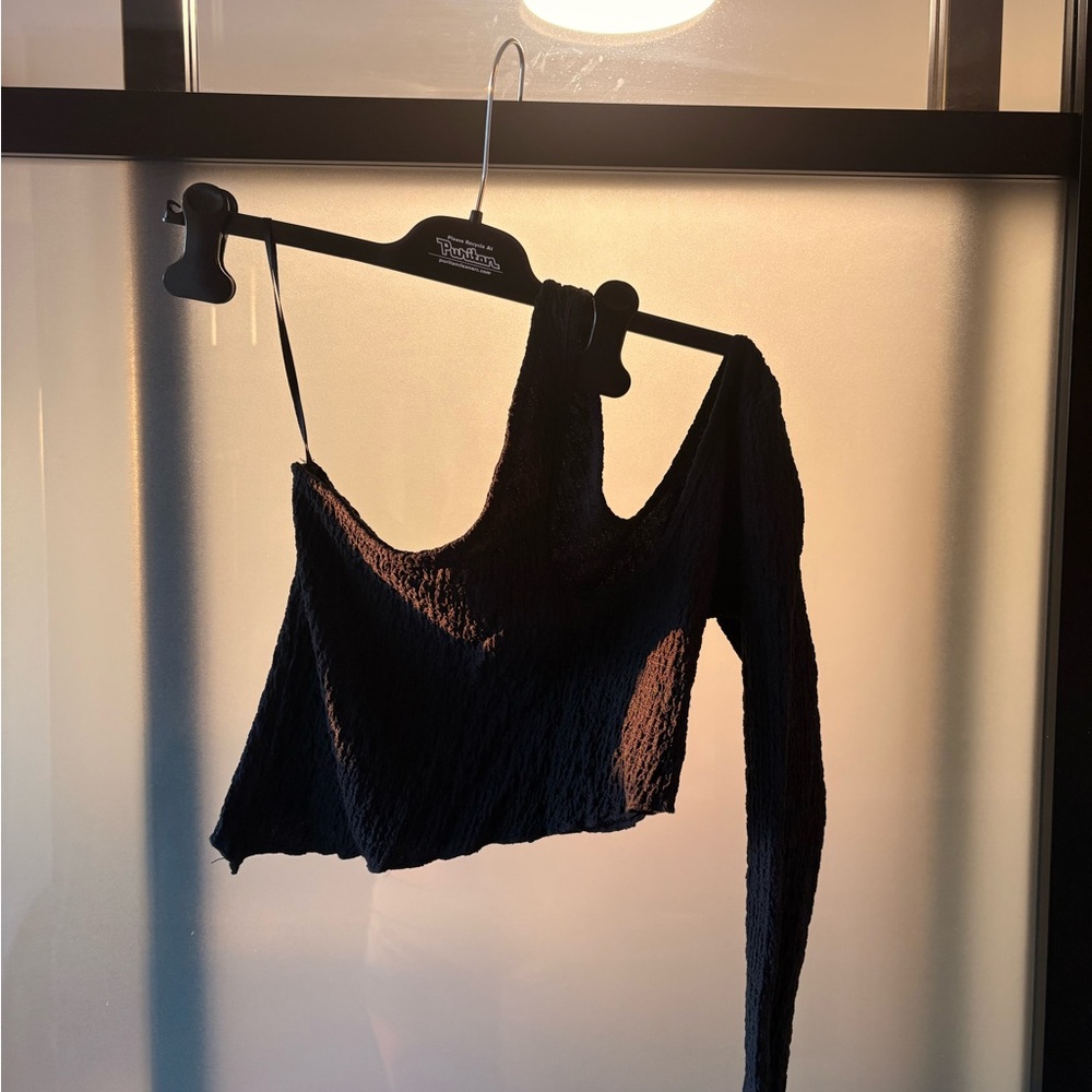 Black One-Shoulder Top